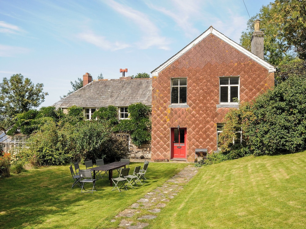 Carneadon Farmhouse