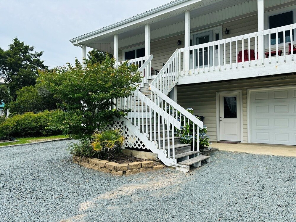 Buckeye's At The Beach 3 Bedroom Home by RedAwning