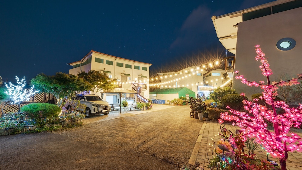 Taean Norabureo Pet Pension