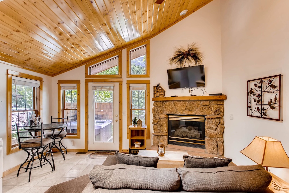 Estes Park Condos - Property Image 17