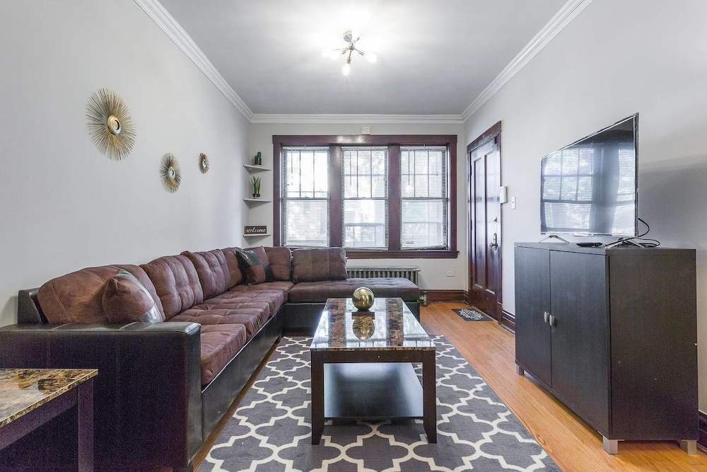 Chicago Vacations - Vintage Uki Village Charmer, Quiet Cozy 2 BDR - Property Image 11