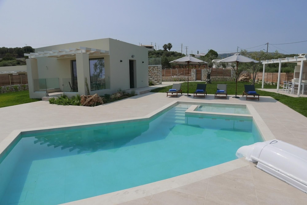 New Villa 2 Adele Kampos view 3