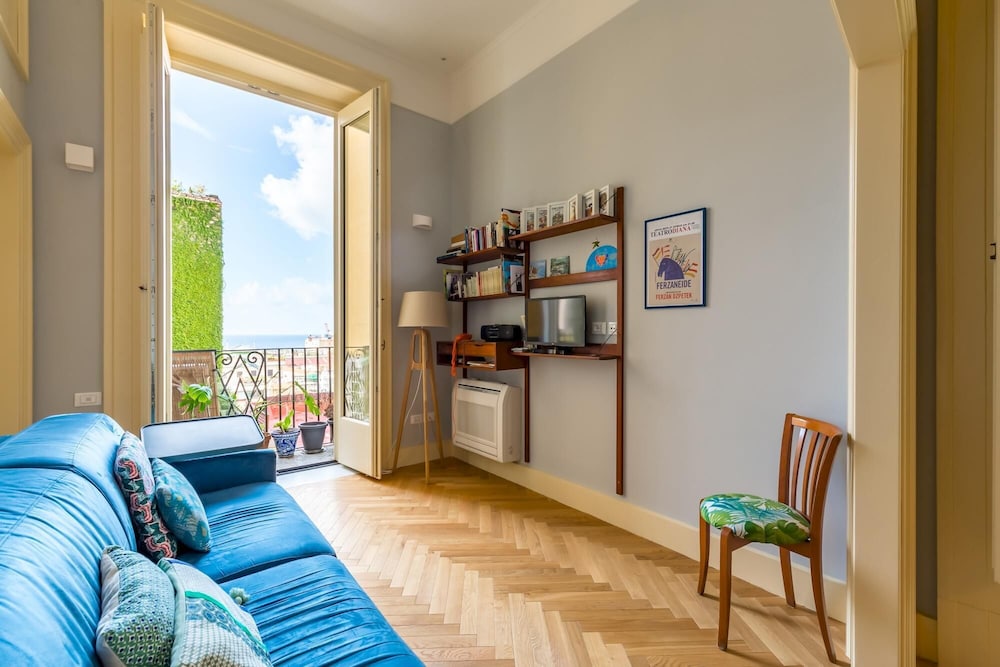 Donna Costanza - Stylish and Panoramic Flat
