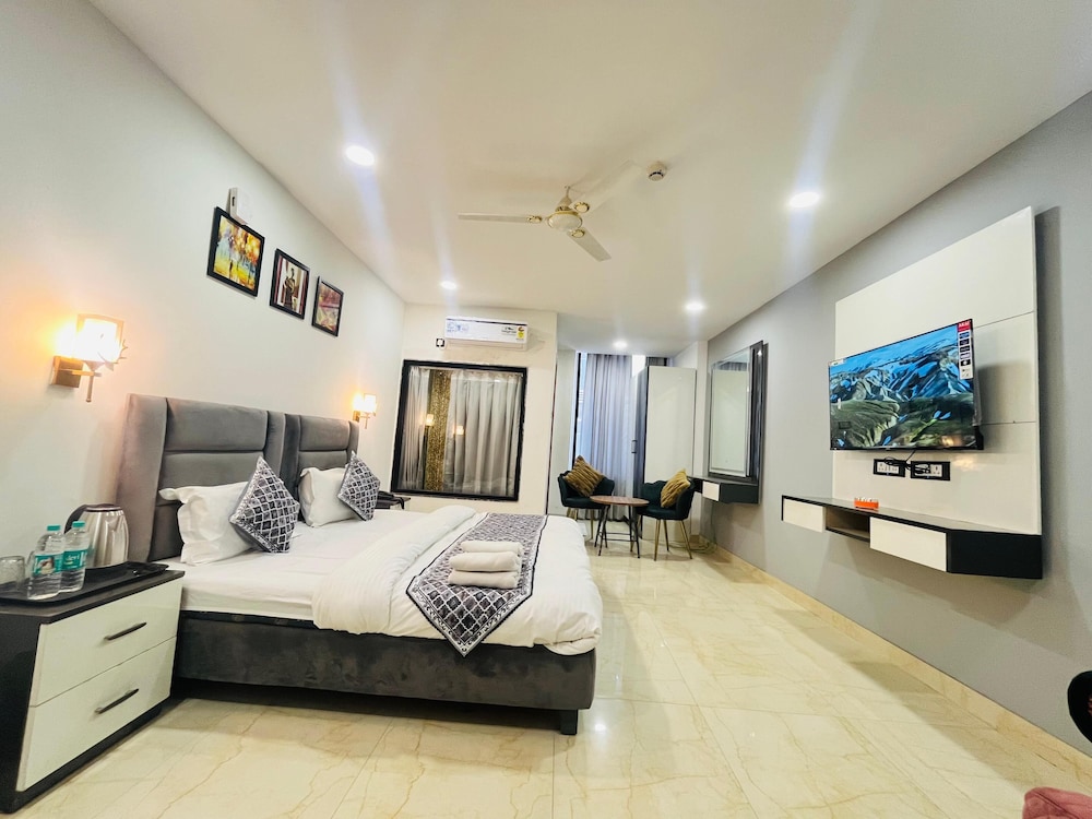Roomshala 183 Hotel Aroma Chattarpur