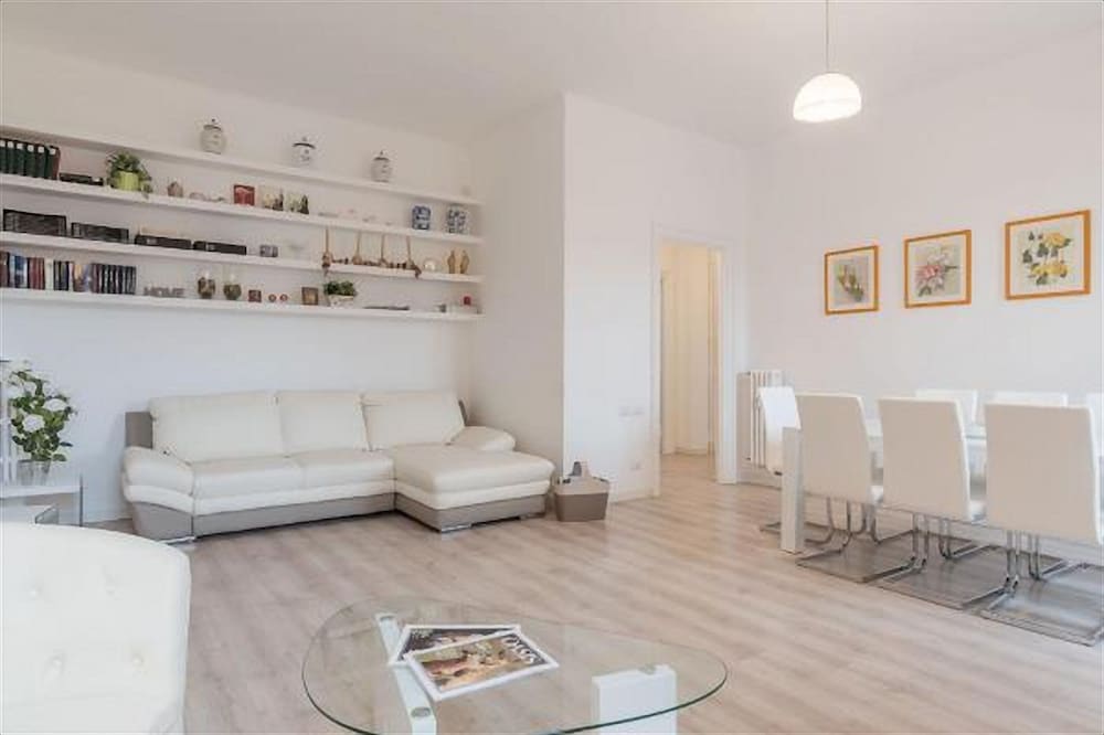 San Pietro Roomy Flat