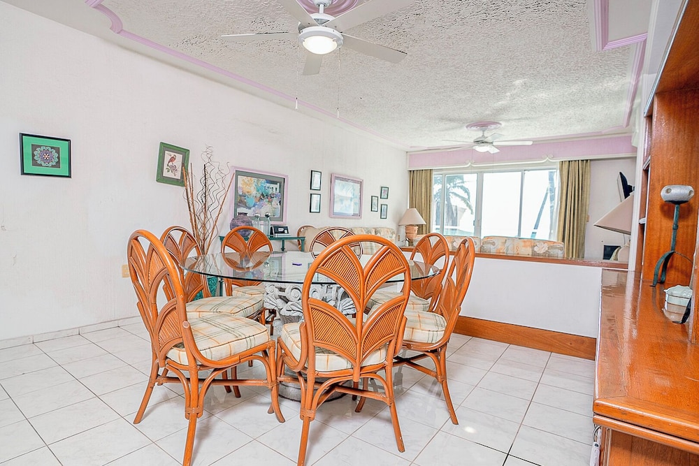 Playa Azul Apt with Sea views & Pool