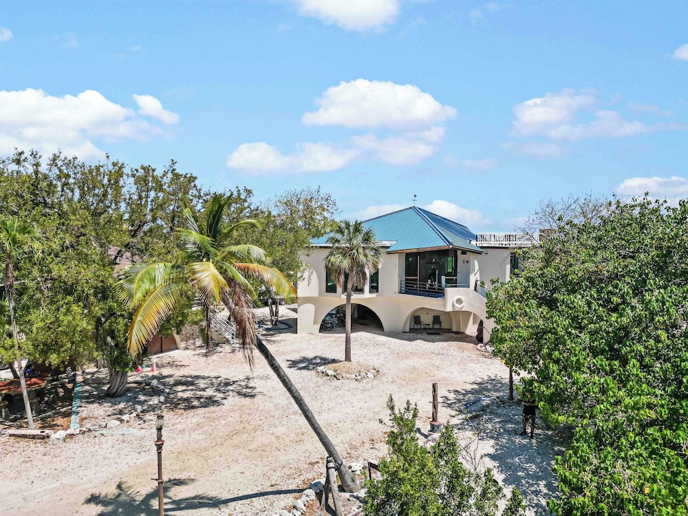 Barnacle Resort
