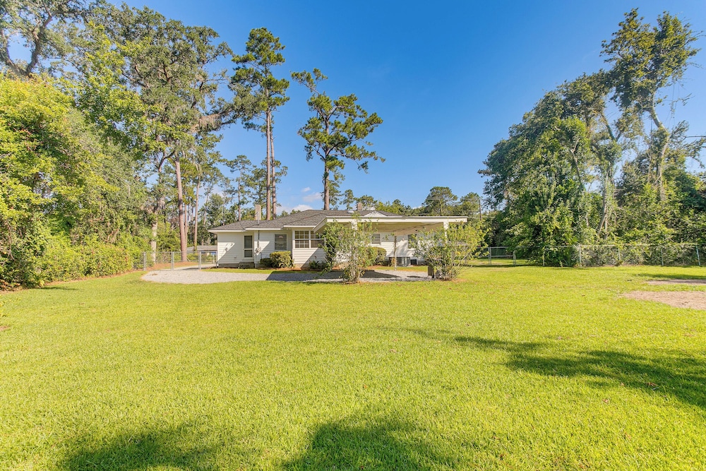 Large Private Yard: Home < 3 Mi to Dtwn Valdosta!