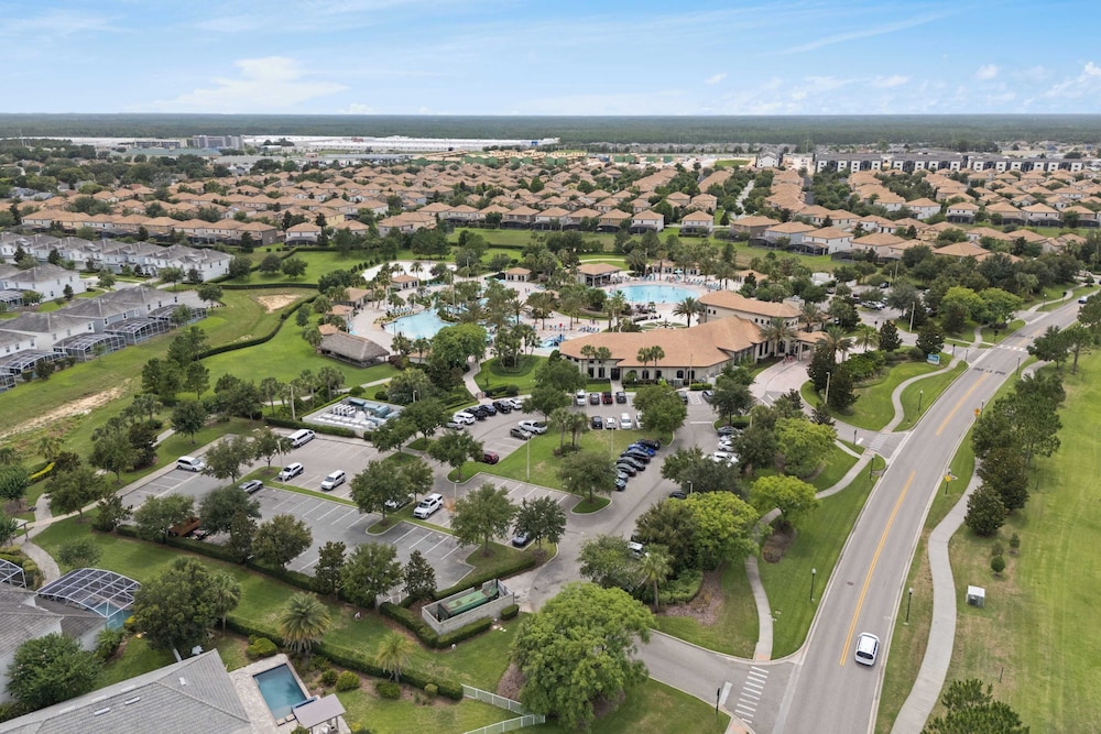 Stinger Luxe Retreat by Avantstay 8BR Luxury Villa Near Disney w/ Pool & Game Room