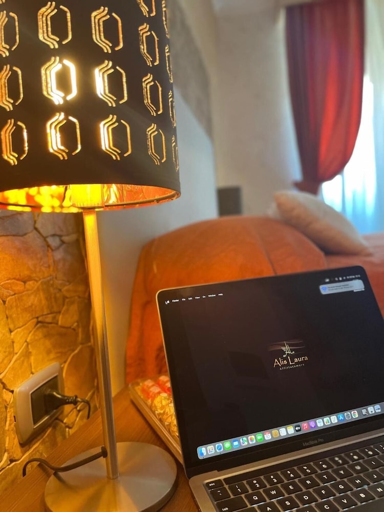 Room in Apartment - Alis Laura Guest House photo 2