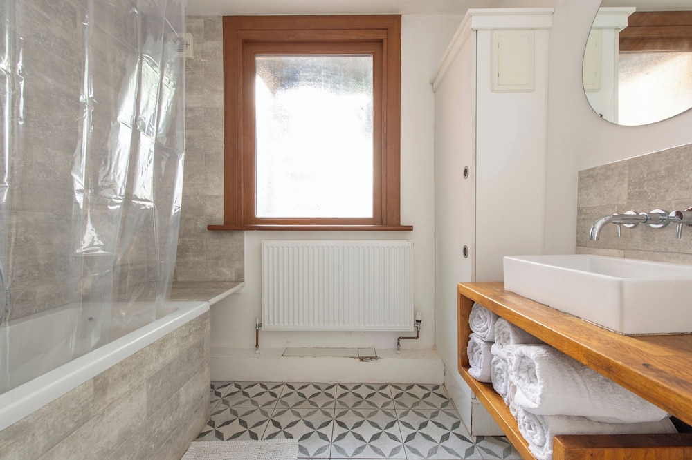 Stratford - Apartment - Sleeps 3 - Great Location