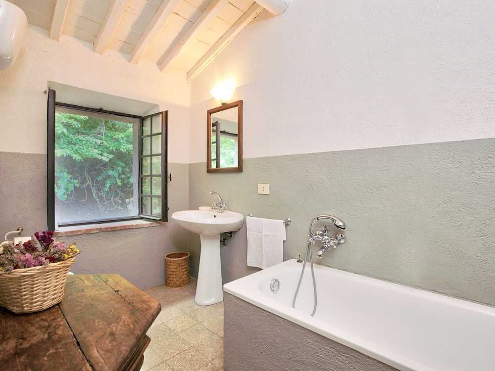 Villa in Rome With Pool & Garden photo 3