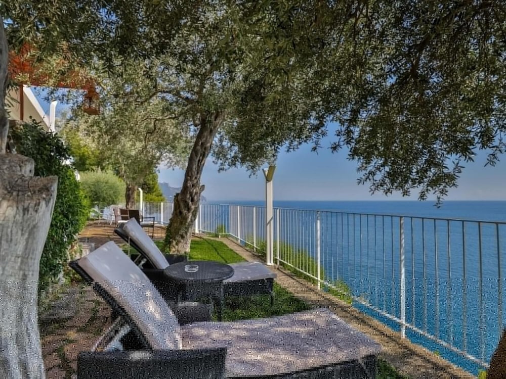 Luxury Room With sea View in Amalfi ID 3935 photo 2