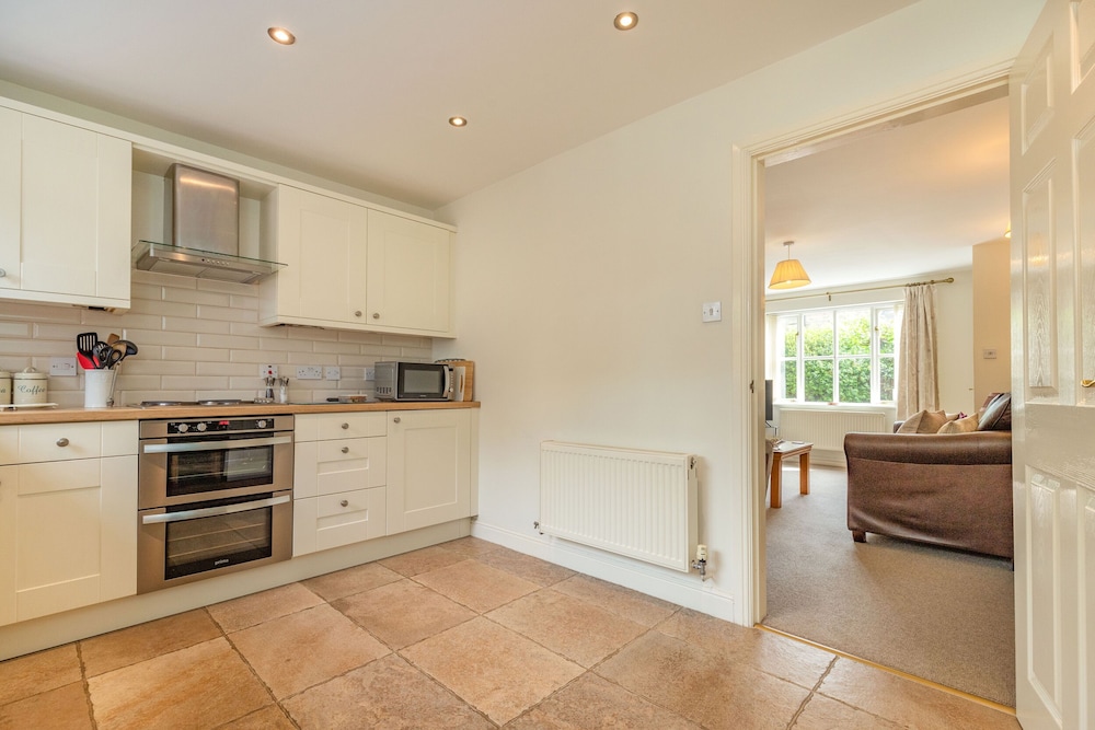 Crewe Vacations - 4 Aldelyme Court - Property Image 1