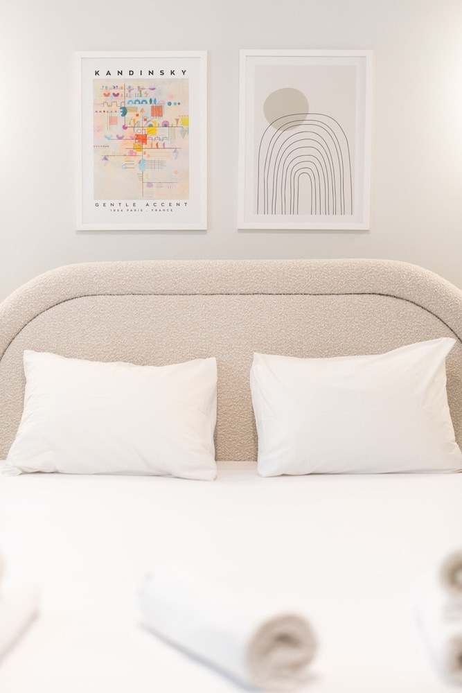 LIV - Peaceful Pagrati Getaway