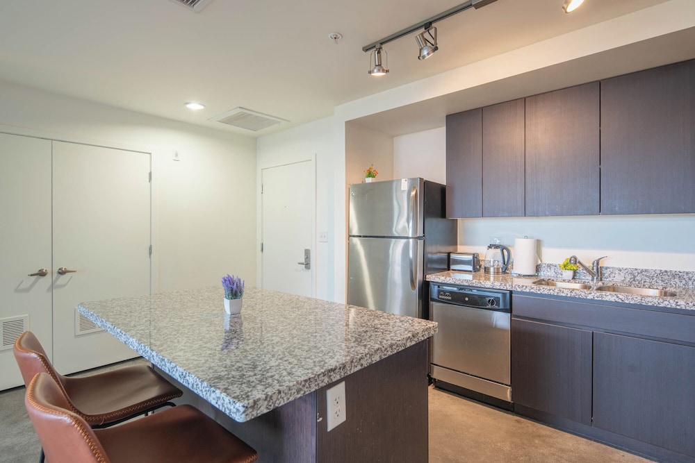 ROVE LIVING/KL - Roosevelt Point