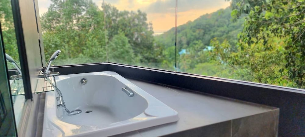 Ao504 - 1 Bdr Condo Top Floor Forest View, Ao Nang view 3