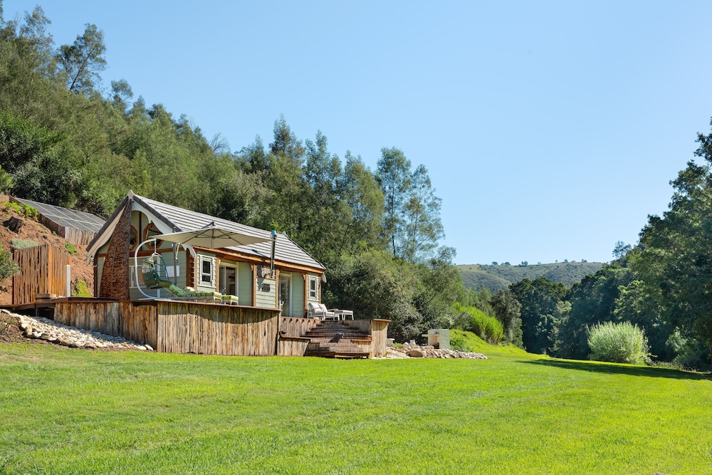 Amazing Riverside Retreat With Hot Tub & Ecopool