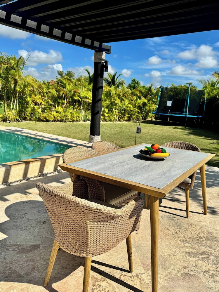 Luxurious Punta Cana Villa With Private Pool & Beach Access