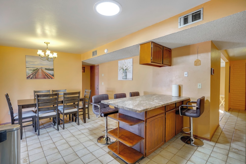 7 Mi to Saguaro Nat'l Park: Tucson Home w/ Yard