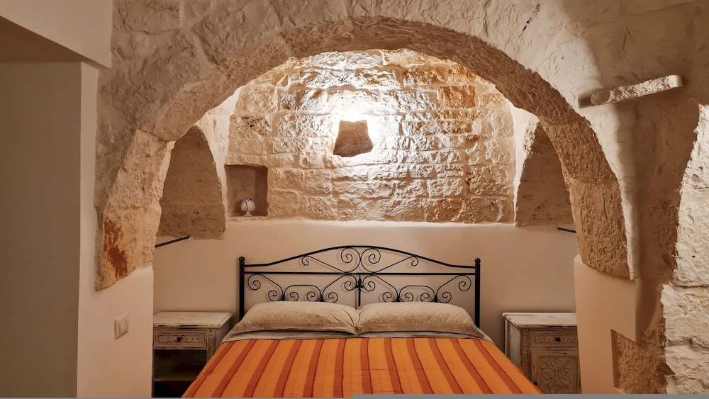 TD Il Faritrullo Trulli in the Itria Valley w Pool