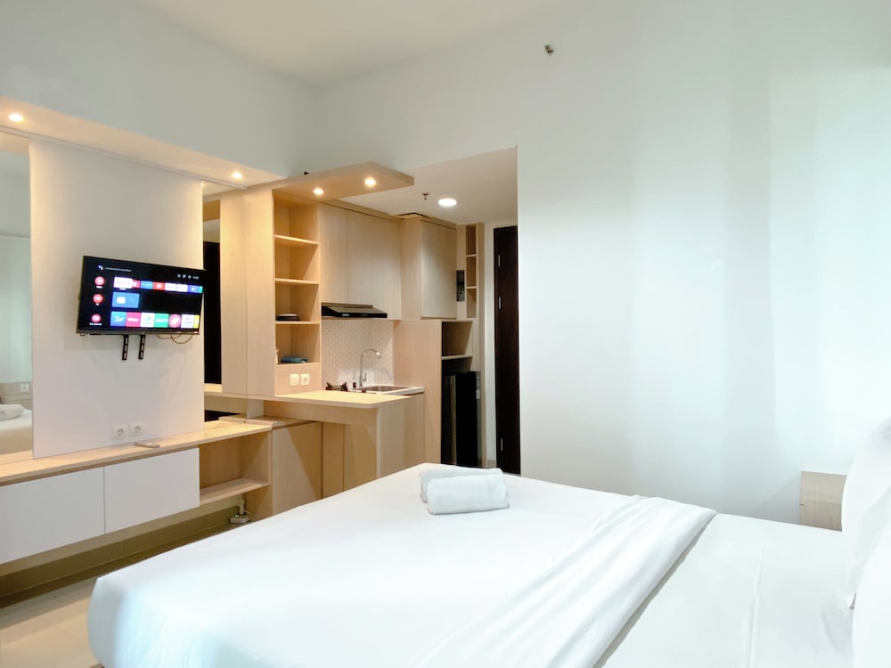 Good And Homey Studio Lrt City Bekasi Apartment