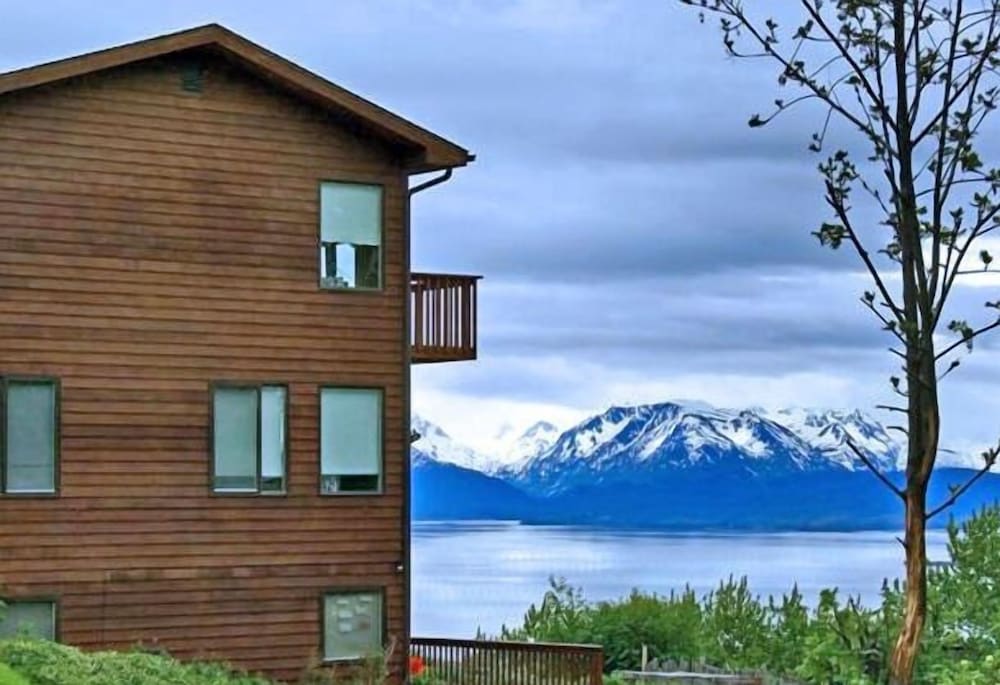 Homer Vacations - Majestic View BB - Property Image 1
