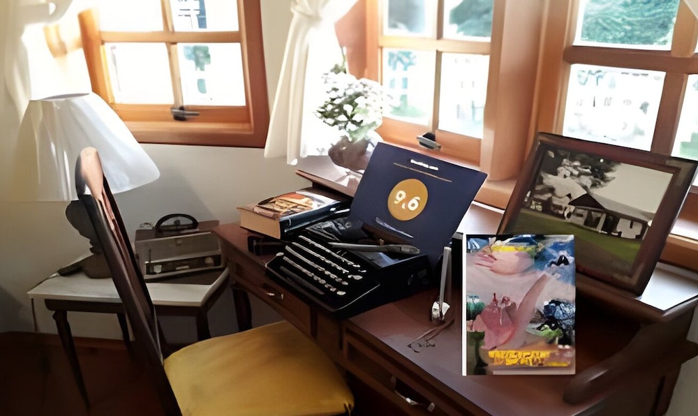 THE WRITERS HOUSE