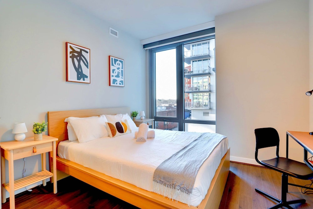 Prime Metro Proximity Condo at Clarendon