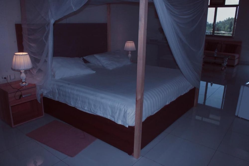 King Room With Nice Lake View - 2 People view 3