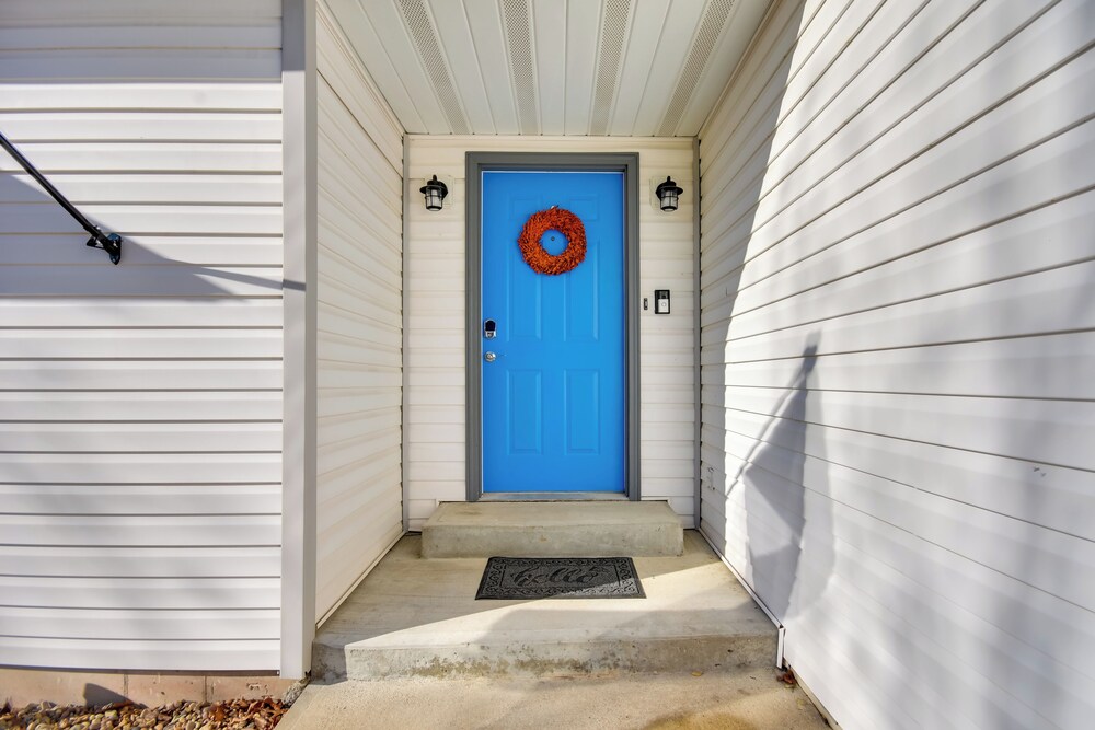 2 Mi to Dtwn Fulton: 'meadowlark' Home w/ Deck!