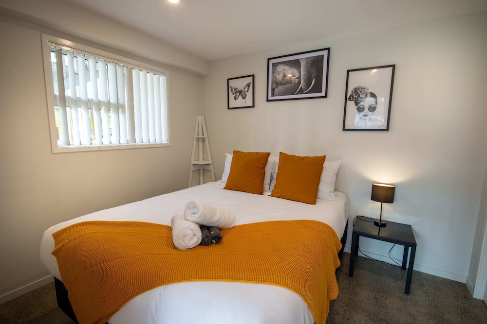 Centrally Located 1 Bedroom Apartment in Auckland view 2