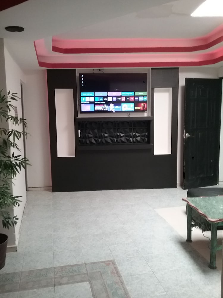 AUTO HOTEL CONSTELACION