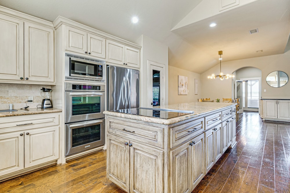 Private Boat Dock & Slip: Luxe Lake Conroe Gem!
