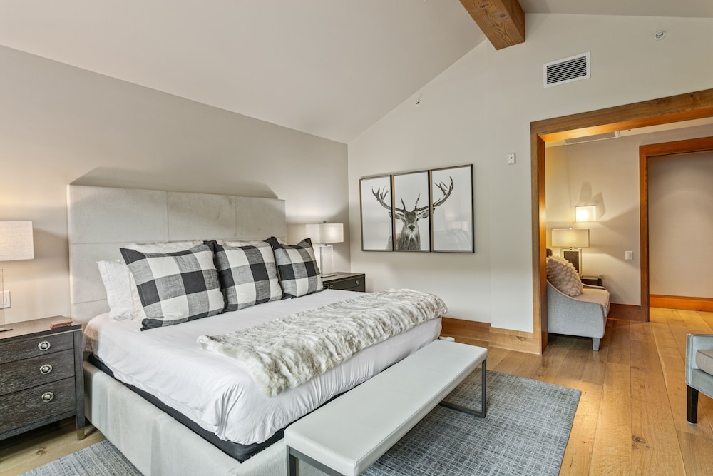 Grand Lodge - Four Bedroom #502 - Ski-in/ski-out 4 Condo