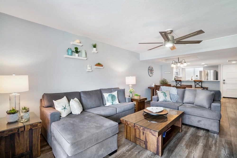Complete Remodel - Ocean & Mountain Views - Concierge - Walk to Magic Sands - Vrkcv