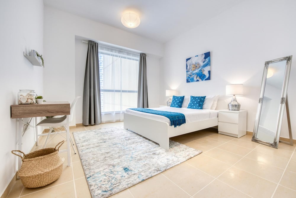 Regal Apt Fit for a King w Sea View