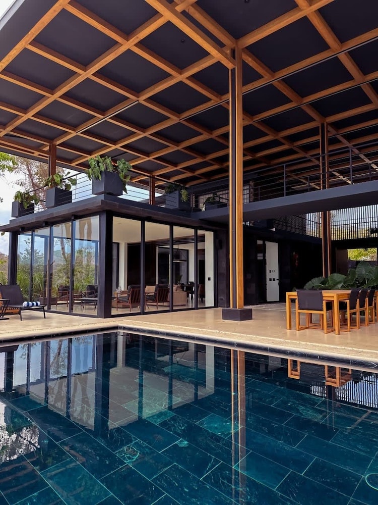 w Spectacular 4BR Villa in Costa Rica