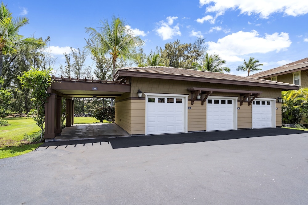 Hali'i Kai At Waikoloa 2b 2 Bedroom Condo by RedAwning