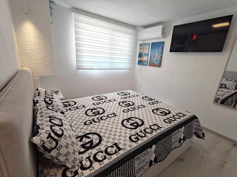 Luna Luxury Apartment in Polychrono