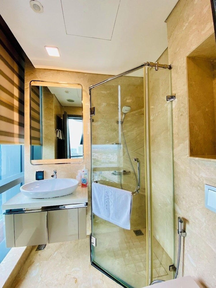 Serenity Serviced Apartments-Landmark 81