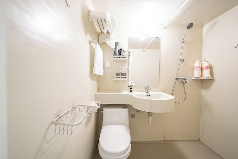 Shanghai Hills & Wanye Prime Stay