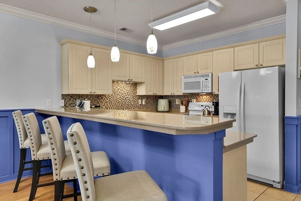 Magnolia Pointe Luster Leaf 4875-304 3 Bedroom Condo