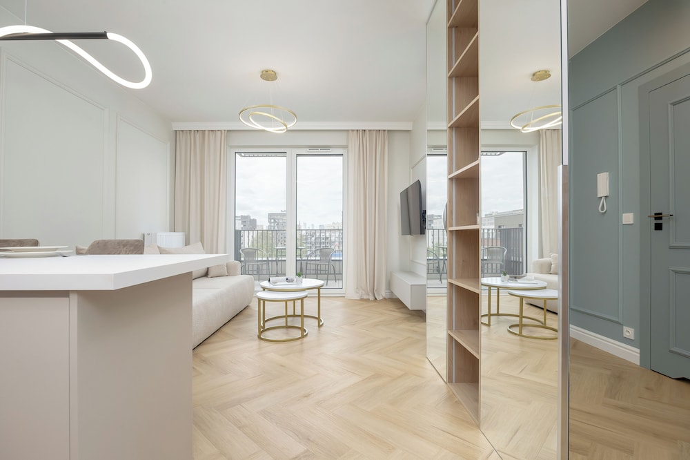 Żupnicza Apartment Warsaw by Renters view 4