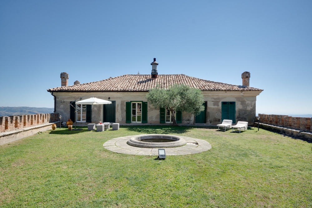 Castello Di Caccuri Suites