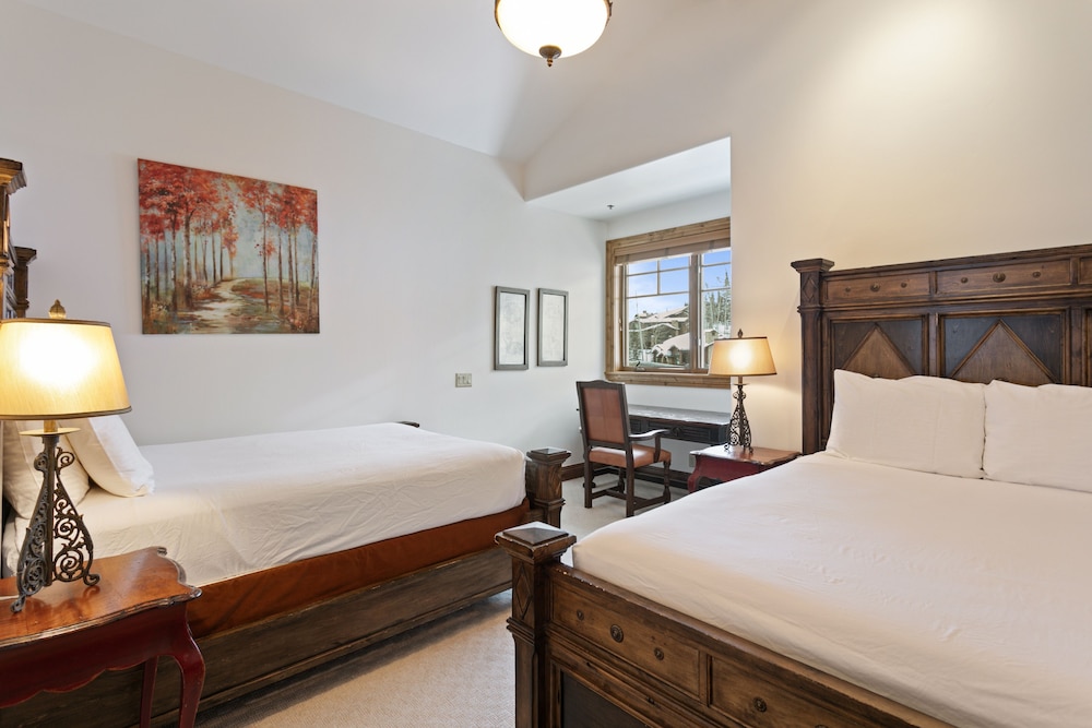 Grand Lodge - Four Bedroom #405 - Ski-in/ski-out 4 Condo