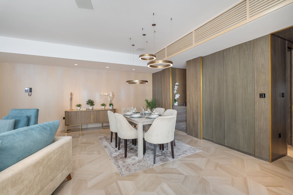 Stunning 3-bedroom Retreat at Five Palm Jumeirah With Spectacular Views and Direct Access to the West Beach