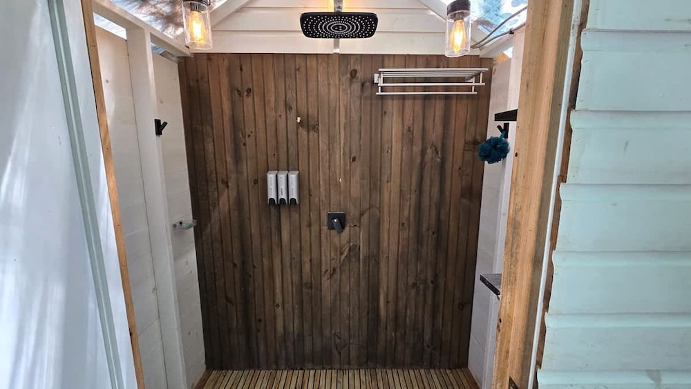 Private Island 5 Homes 2 Hottub Boat -sleeps 17