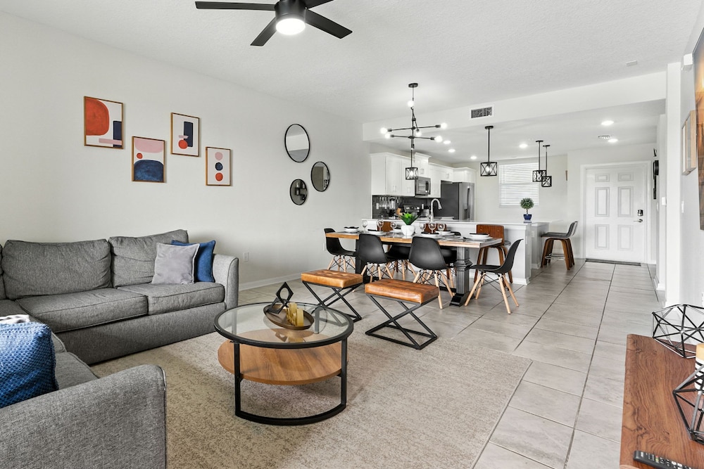 Elegant 2BR in Storey Lake Top Location