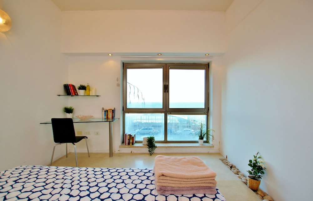 One of a Kind Gordon Beach Front 2BR Apt